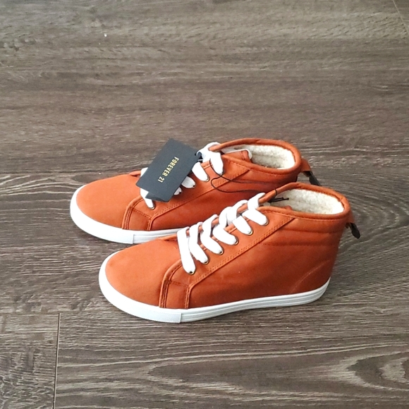 The Forever High-Top Sneaker BNWT - Size 7 - Picture 1 of 4